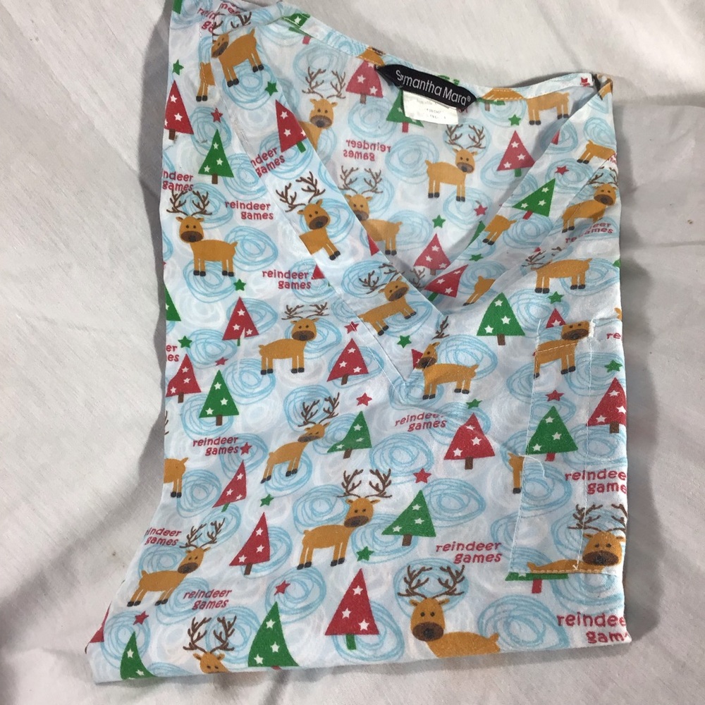 Samantha Mara Large Reindeer Games Chirtsmas 3 Pocket Cotton Blend L Scrub Top